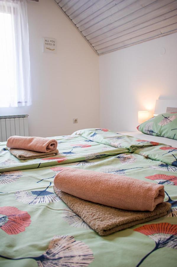 Apartma Petra Ravnik - Wanderer'S Hut Appartement Bohinj Buitenkant foto
