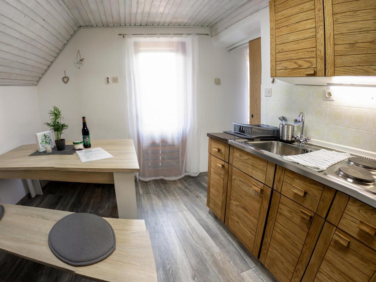 Apartma Petra Ravnik - Wanderer'S Hut Appartement Bohinj Buitenkant foto